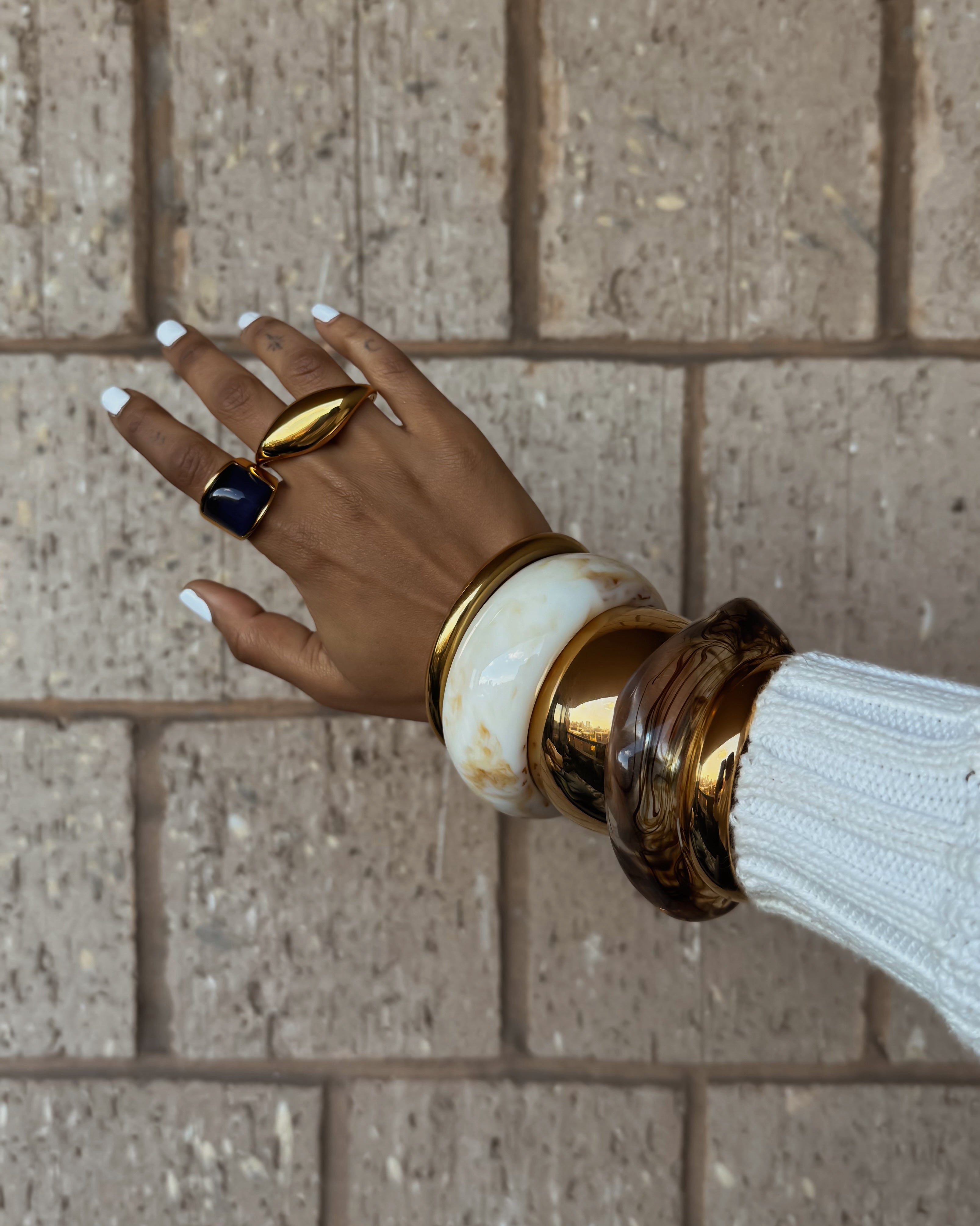 ACRYLIC ORBIT BANGLE - LATTE