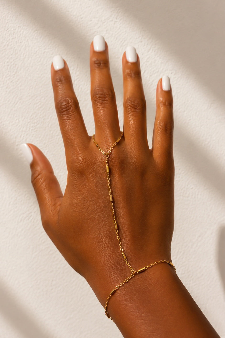 MINIMAL BAR HAND CHAIN - GOLD