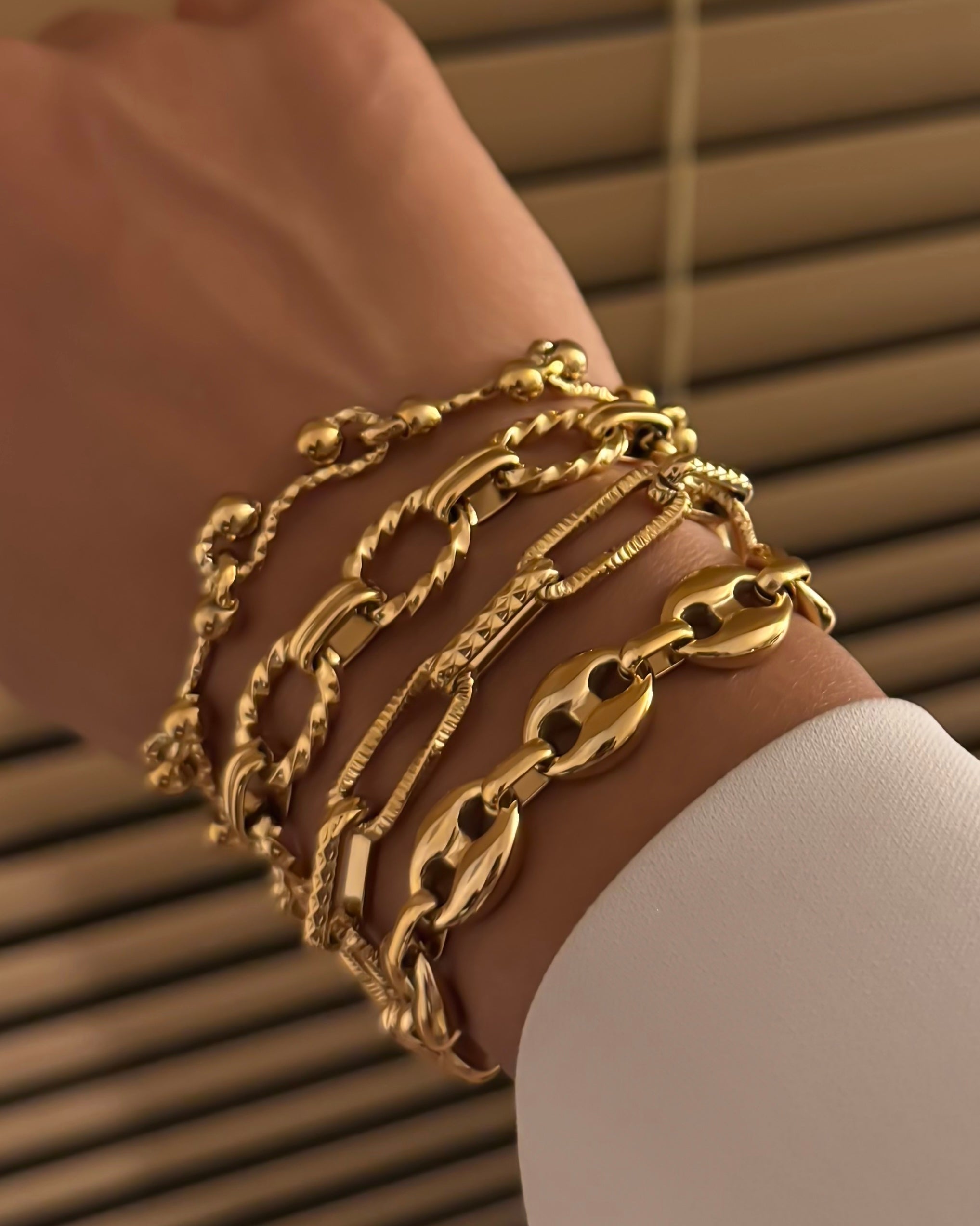 TEXTURED OVAL BRACELET