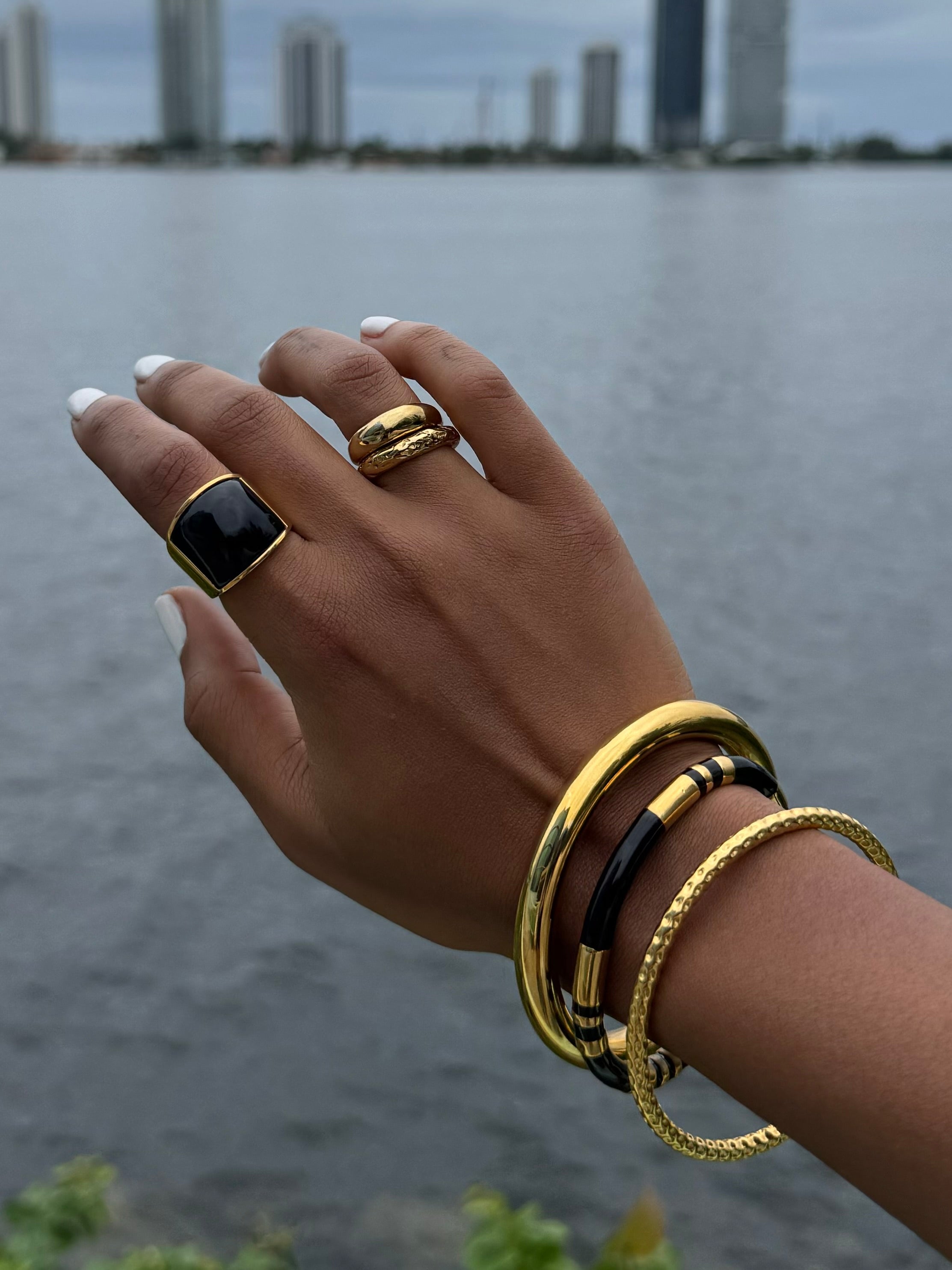 IRIS - GOLD & ONYX