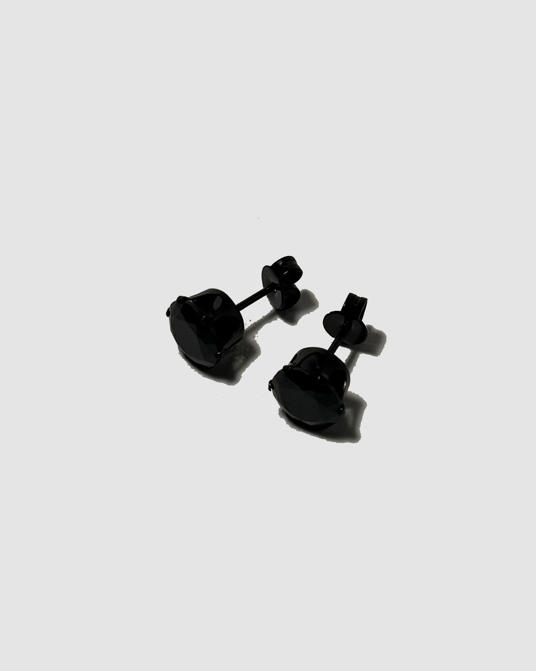 BLACK 6MM STUDS