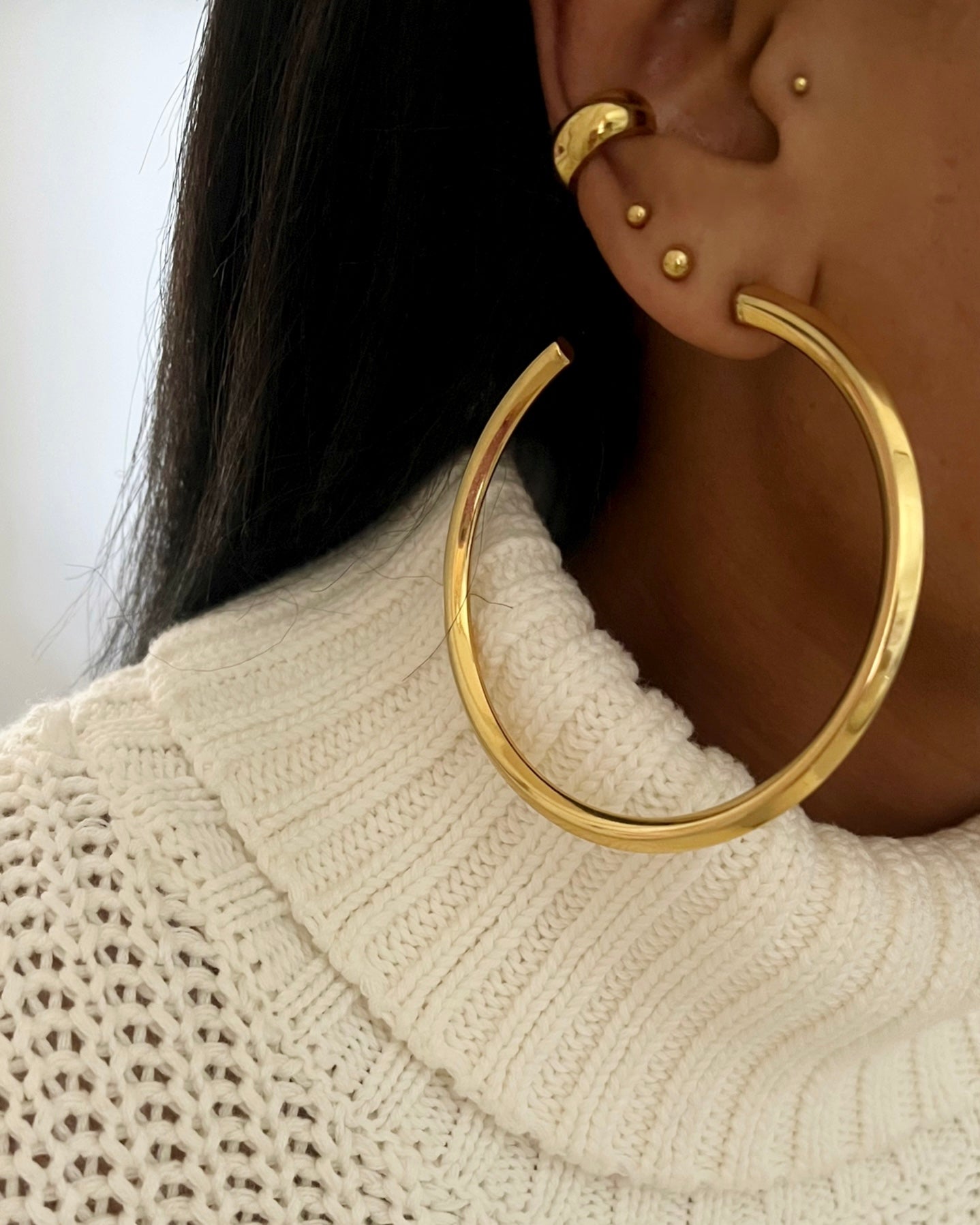 SIGNATURE HOOPS